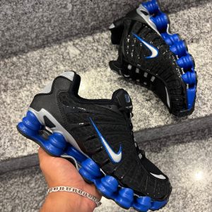 SHOX NEGRA SUELA AZUL