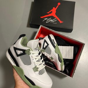 JORDAN RETRO 4 ¨SEAFOAM¨