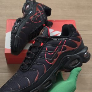 TN NEGRA ROJO LOGO GRANDE