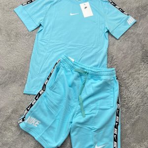 CONJUNTO NIKE AZUL CIELO CINTAS NEGRAS