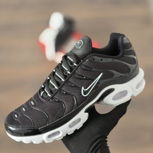 TN NEGRA SUELA BLANCA LOGO BLANCO