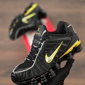 SHOX NEGRA LOGO AMARILLO