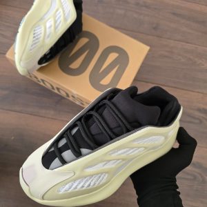 ADIDAS YEEZY 700 BLANCA