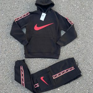 CHANDAL NIKE NEGRO LOGO ROJO