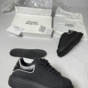 ALEXANDER MCQUEEN NEGRA TALON LINEA BLANCA