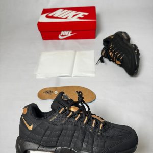 AIR MAX 95 NEGRO ORO