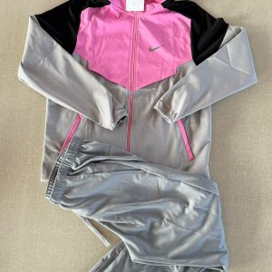 CHANDAL NIKE TECH 2026 RETRO GRIS ROSA