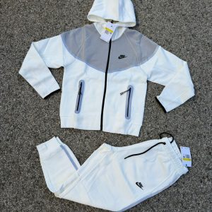 CHANDAL NIKE TECH ELECTRICO BLANCO GRIS