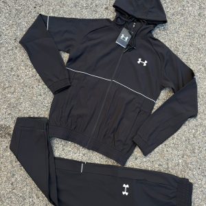 CHANDAL UNDER ARMOUR 2026 NEGRO NOCHE