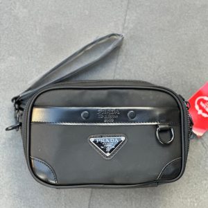 BOLSO DE MANO CON CINTURA PRADA NEGRO