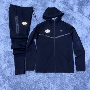 CHANDAL NIKE TECH FLEECE x SYNA TOTAL BLACK