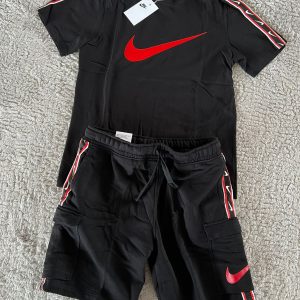 CONJUNTO NIKE NEGRO LOGO ROJO