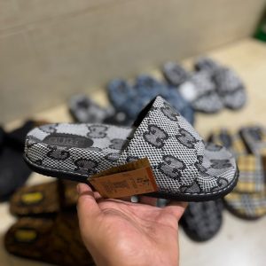 CHANCLA GUCCI NEGRO GRIS