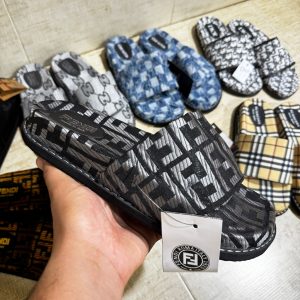 CHANCLA FENDI NEGRA PLATA