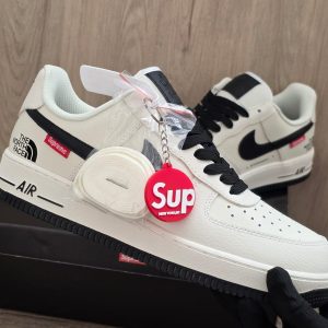 AIR FORCE BLANCA LOGO NEGRO SUPREME X THE NORTH FACE