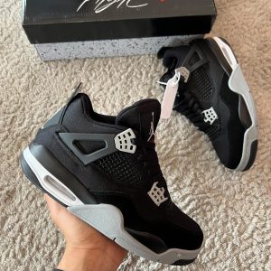 JORDAN RETRO 4 NEGRA GRIS