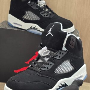 JORDAN 5 NEGRA SUELA BLANCA