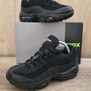 AIR MAX 95 NEGRA LOGO BLANCO