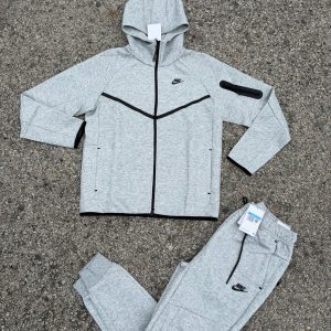 CHANDAL NIKE TECH 2026 GRIS