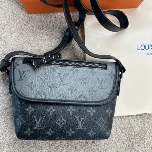 BANDOLERA LOUIS VUITTON 2026 NEGRA TAPA GRIS