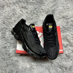 TN TUNED TOTAL BLACK