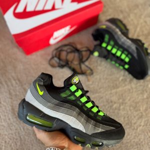 AIR MAX 95 NEGRO FLUOR